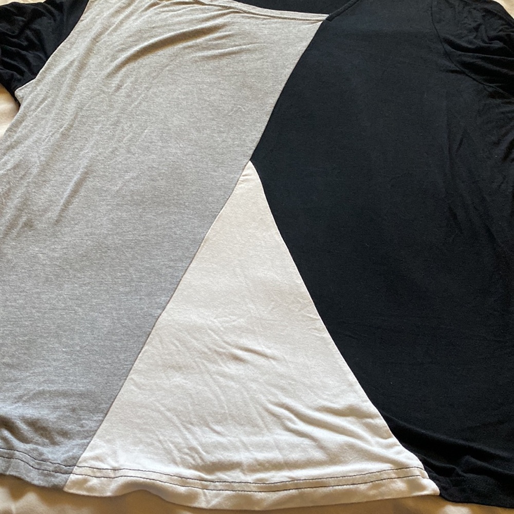 Sarin Mathews Short-sleeve Top Abstract Asymmetrical Neck - Bundle (2) Size XXL - Picture 12 of 14